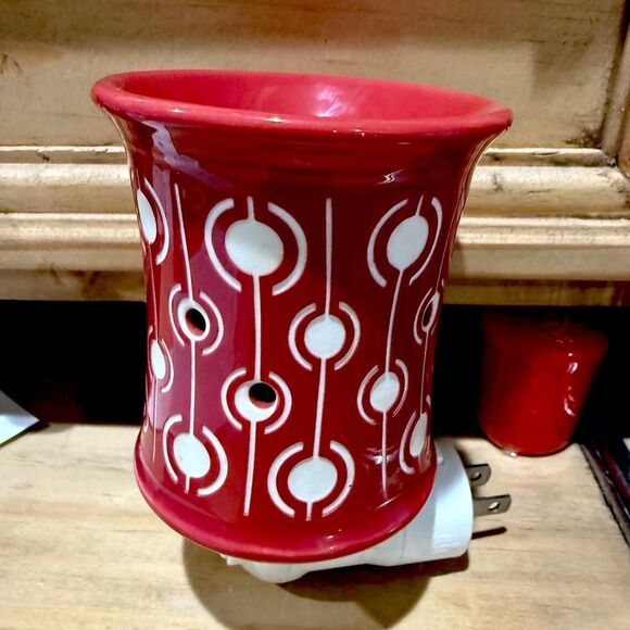 SCENTSY WAX WARMER PLUG IN - Picture 1 of 2